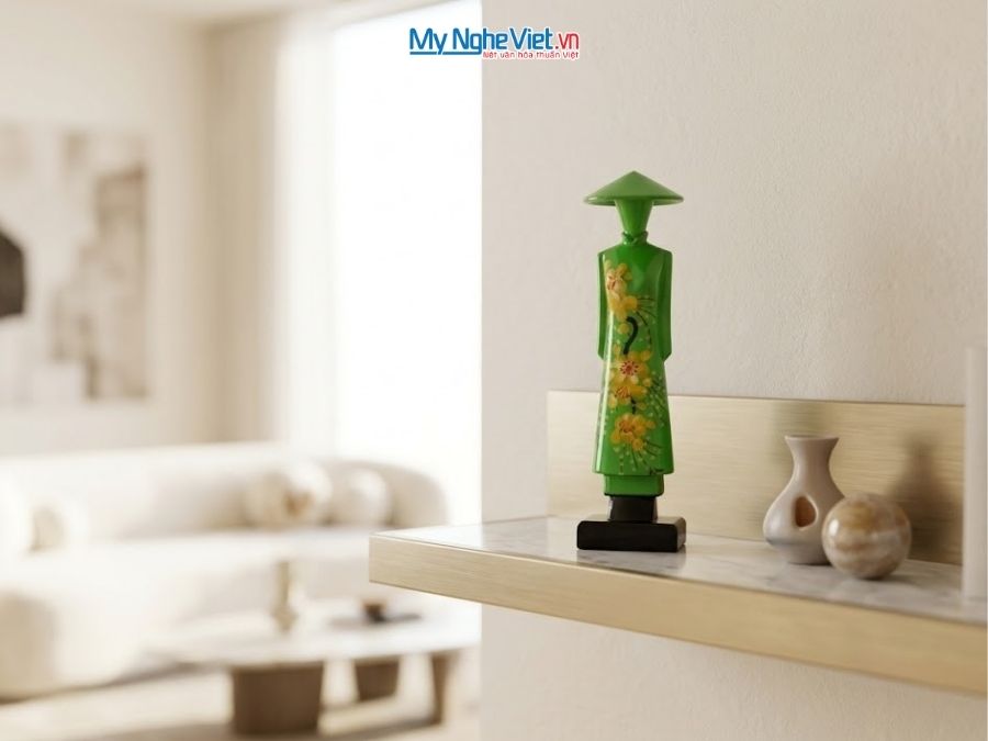Tượng Cô Gái Áo Dài Hoa Đào