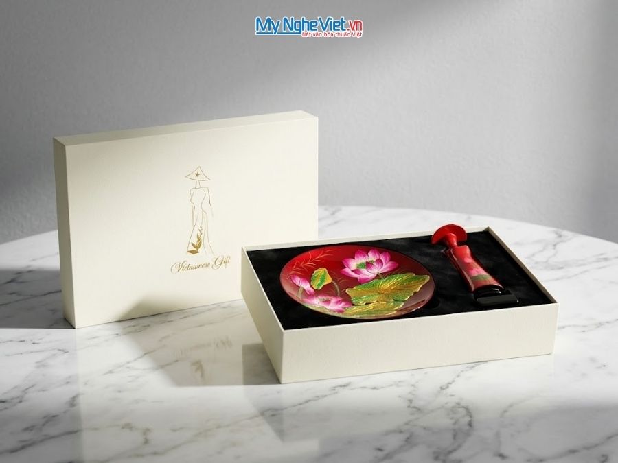 Set Quà Tặng Tranh Đĩa Và Tượng Cô Gái Áo Dài Hoa Sen Cao Cấp