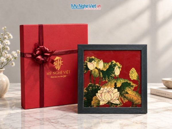 Tranh Sơn Mài Hoa Sen Vẽ Tay Nền Đỏ