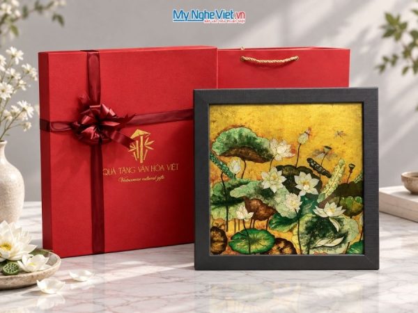 Tranh Sơn Mài Hoa Sen Dát Bạc Nền Vàng