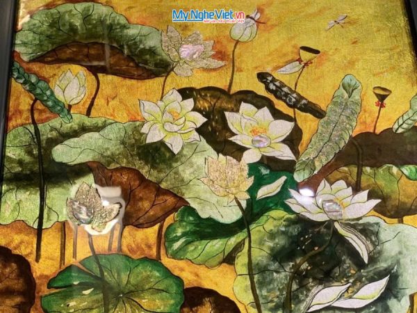 Tranh Sơn Mài Hoa Sen Dát Bạc Nền Vàng