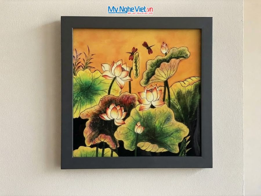 Tranh Sơn Mài Hoa Sen Vẽ Tay Nền Vàng