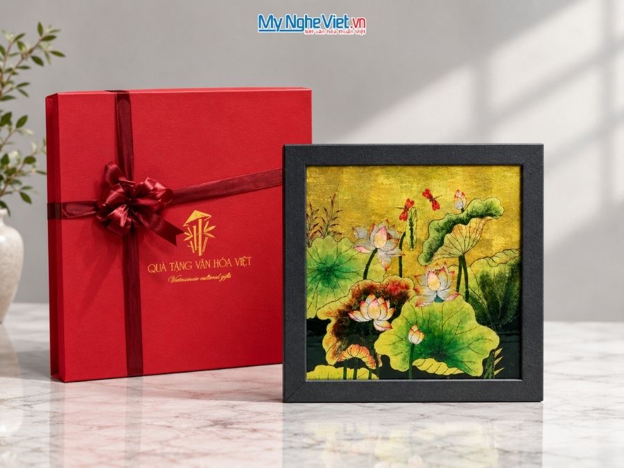 Tranh Sơn Mài Hoa Sen Dát Bạc Nền Vàng