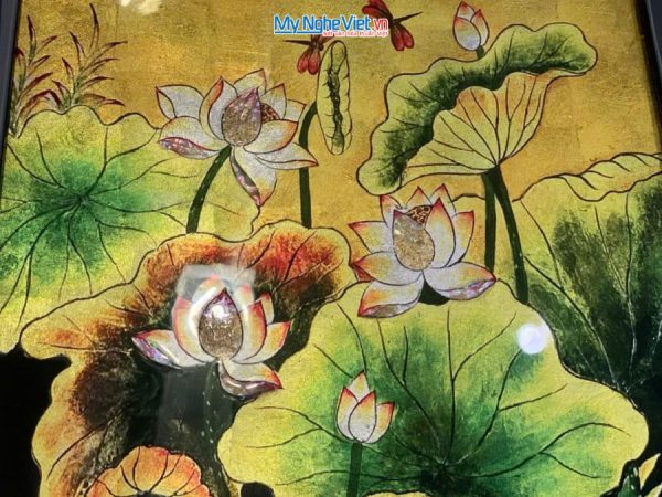 Tranh Sơn Mài Hoa Sen Dát Bạc Nền Vàng