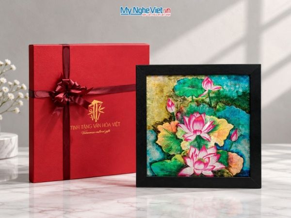 Tranh Sơn Mài Hoa Sen Hồng Dát Bạc Nền Xanh