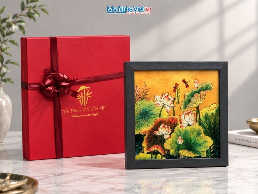 Tranh Sơn Mài Hoa Sen Vẽ Tay Nền Vàng
