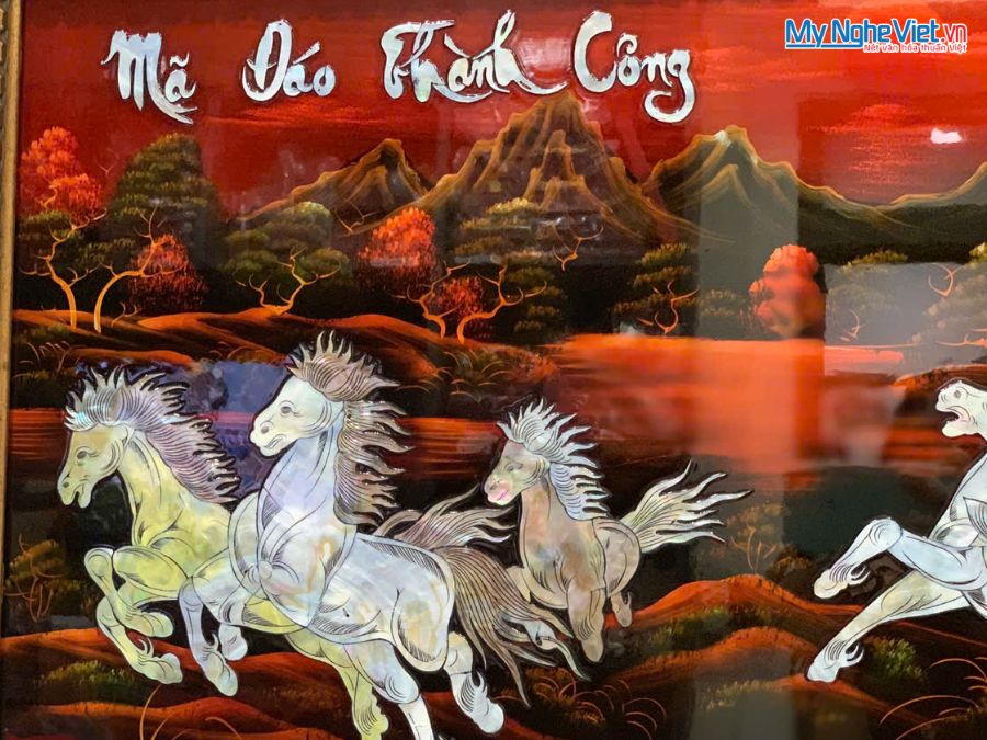 Tranh Sơn Mài Mã Đáo Thành Công Cẩn Ốc Nền Ấm