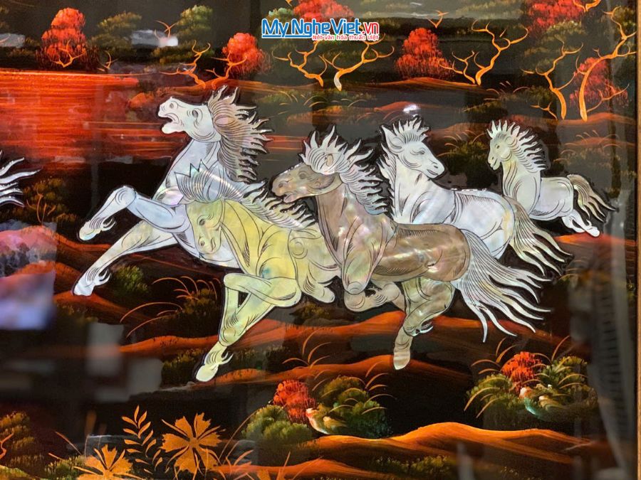 Tranh Sơn Mài Mã Đáo Thành Công Cẩn Ốc Nền Ấm